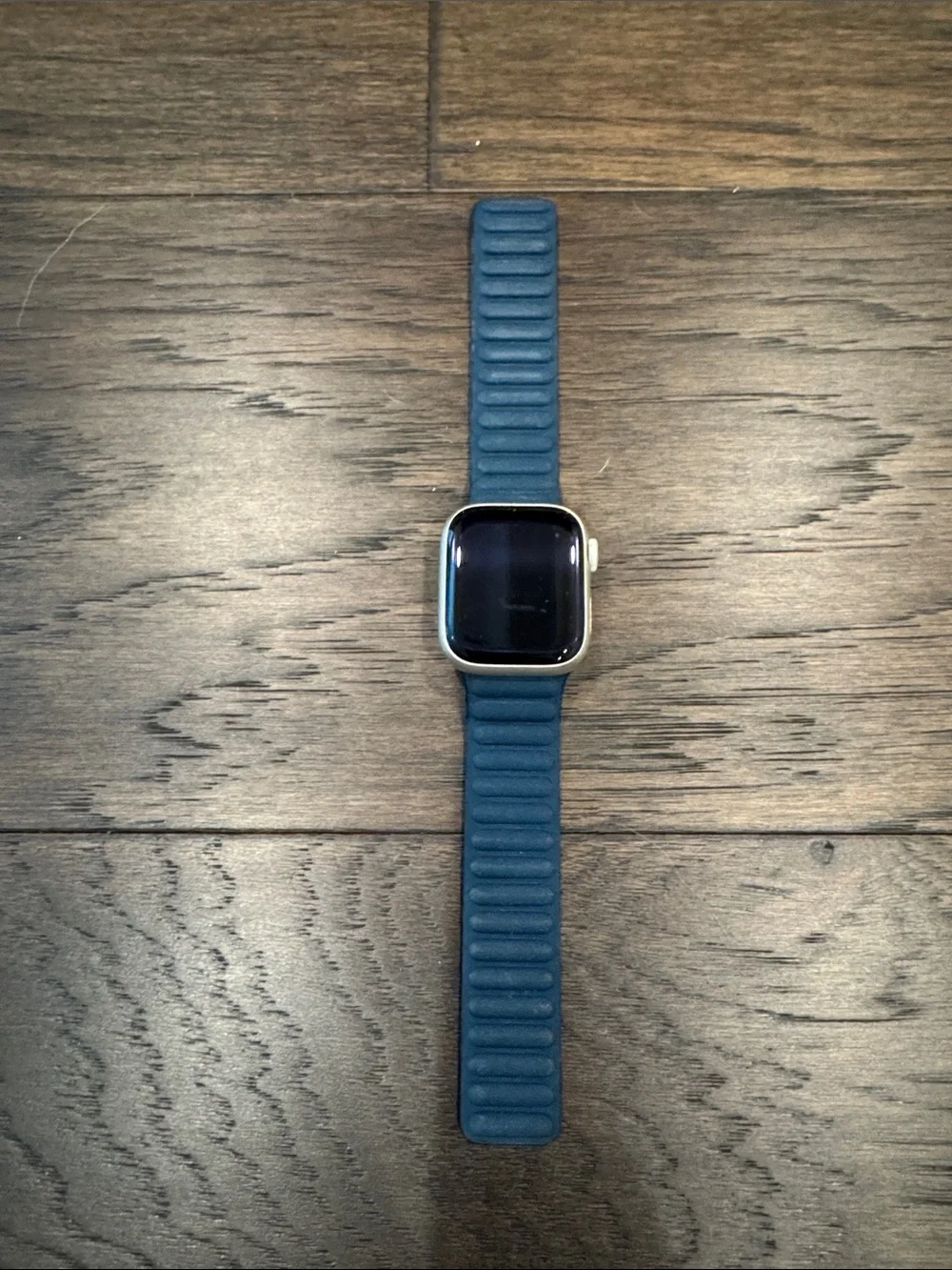 Series 9 41 mm Apple Watch in Starlight